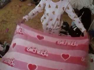 voyeurcam-julmodels-whitebed-5 webcam