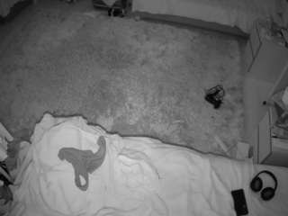 voyeurcam-julmodels-whitebed-5 live cam profile