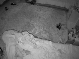 voyeurcam-julmodels-whitebed-5