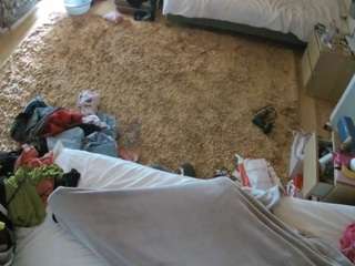 voyeurcam-julmodels-whitebed-5 webcam