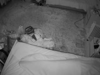 voyeurcam-julmodels-whitebed-5 webcam