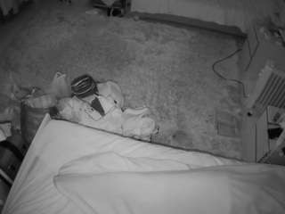 voyeurcam-julmodels-whitebed-5