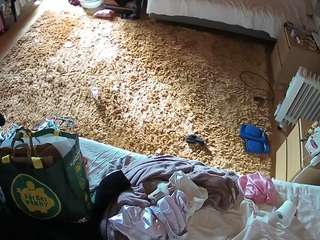 voyeurcam-julmodels-whitebed-5 webcam