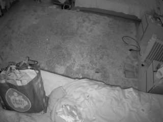 voyeurcam-julmodels-whitebed-5 webcam