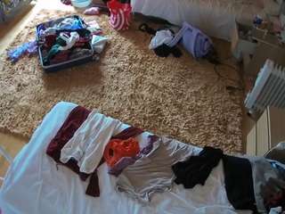 voyeurcam-julmodels-whitebed-5 live cam profile