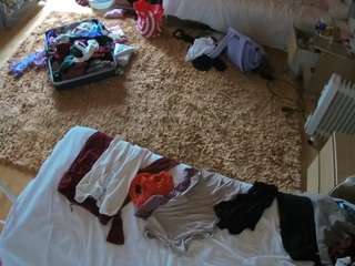 voyeurcam-julmodels-whitebed-5 webcam