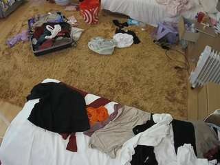 voyeurcam-julmodels-whitebed-5