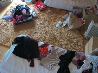 voyeurcam-julmodels-whitebed-5