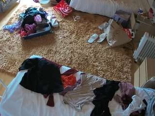 voyeurcam-julmodels-whitebed-5