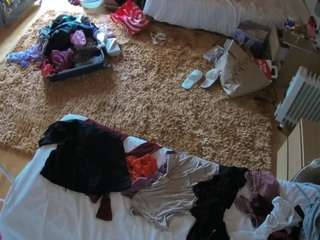 voyeurcam-julmodels-whitebed-5