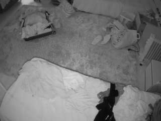 voyeurcam-julmodels-whitebed-5