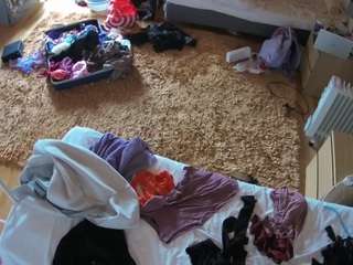 voyeurcam-julmodels-whitebed-5