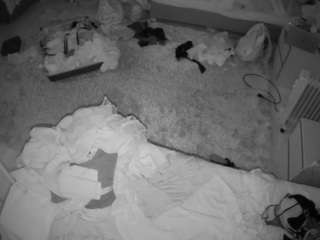 voyeurcam-julmodels-whitebed-5 webcam