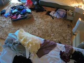 voyeurcam-julmodels-whitebed-5 webcam