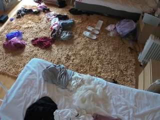 voyeurcam-julmodels-whitebed-5 webcam