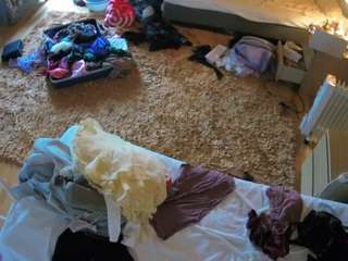 voyeurcam-julmodels-whitebed-5 webcam