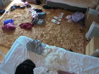 voyeurcam-julmodels-whitebed-5 webcam