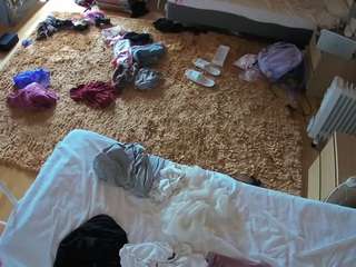 voyeurcam-julmodels-whitebed-5 webcam