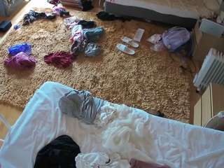 voyeurcam-julmodels-whitebed-5 webcam