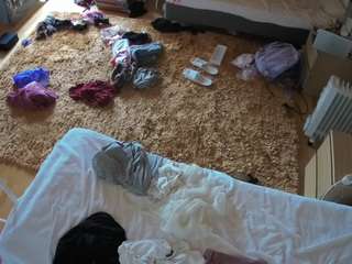 voyeurcam-julmodels-whitebed-5 webcam