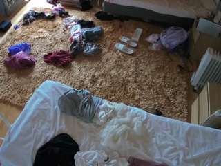 voyeurcam-julmodels-whitebed-5 webcam