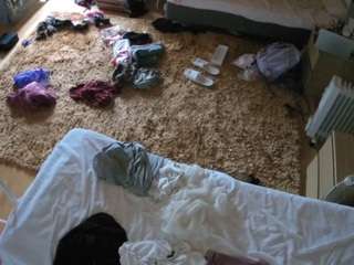 voyeurcam-julmodels-whitebed-5 camsoda