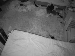 voyeurcam-julmodels-whitebed-5 webcam