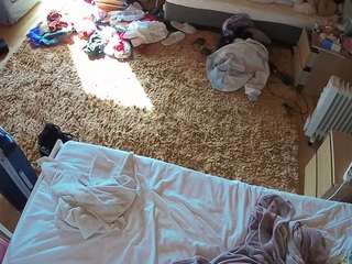 voyeurcam-julmodels-whitebed-5 webcam