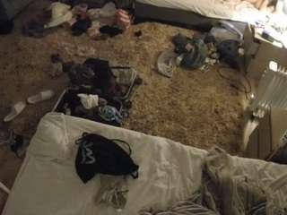 voyeurcam-julmodels-whitebed-5