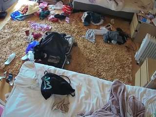 voyeurcam-julmodels-whitebed-5