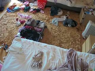 voyeurcam-julmodels-whitebed-5
