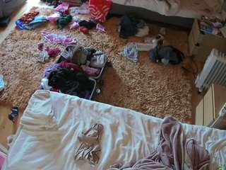 voyeurcam-julmodels-whitebed-5 webcam