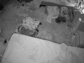 voyeurcam-julmodels-whitebed-5 webcam
