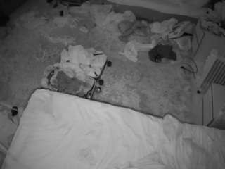 voyeurcam-julmodels-whitebed-5 webcam