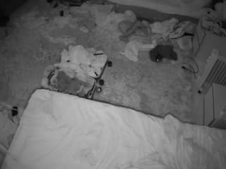 voyeurcam-julmodels-whitebed-5