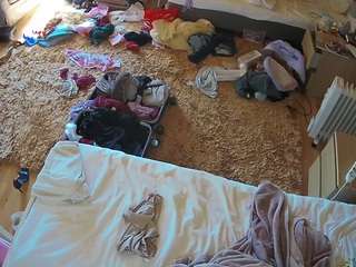 voyeurcam-julmodels-whitebed-5's CamSoda show and profile