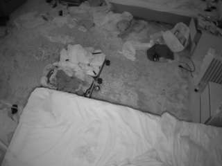 voyeurcam-julmodels-whitebed-5's CamSoda show and profile