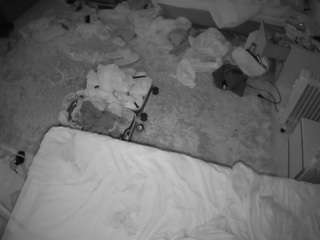 voyeurcam-julmodels-whitebed-5 webcam