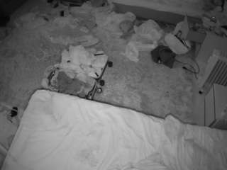 voyeurcam-julmodels-whitebed-5
