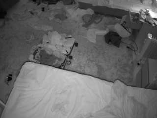 voyeurcam-julmodels-whitebed-5