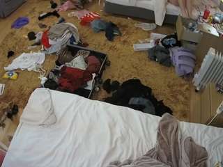 voyeurcam-julmodels-whitebed-5 webcam