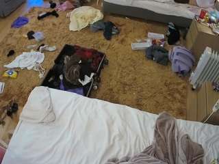 voyeurcam-julmodels-whitebed-5 webcam