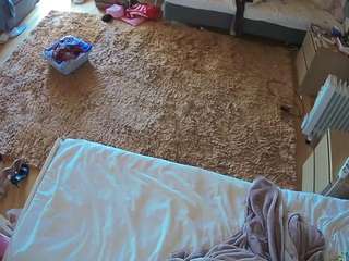 voyeurcam-julmodels-whitebed-5