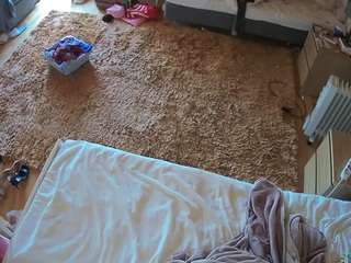 voyeurcam-julmodels-whitebed-5
