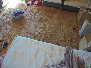 voyeurcam-julmodels-whitebed-5