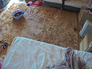 voyeurcam-julmodels-whitebed-5