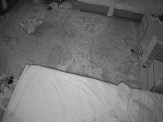 voyeurcam-julmodels-whitebed-5 webcam
