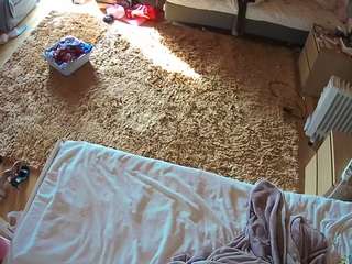voyeurcam-julmodels-whitebed-5 webcam