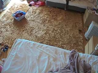 voyeurcam-julmodels-whitebed-5 webcam