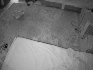 voyeurcam-julmodels-whitebed-5 webcam